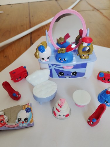 Shopkins dressing table set - table,