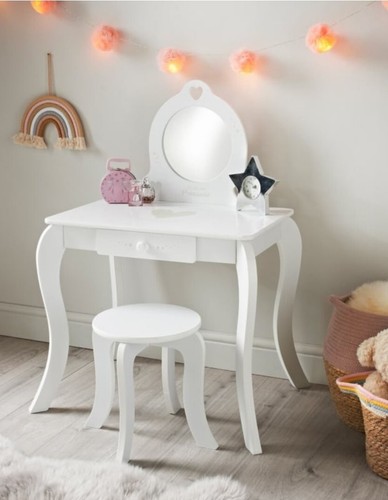 Vanity set dressing - dressing, with